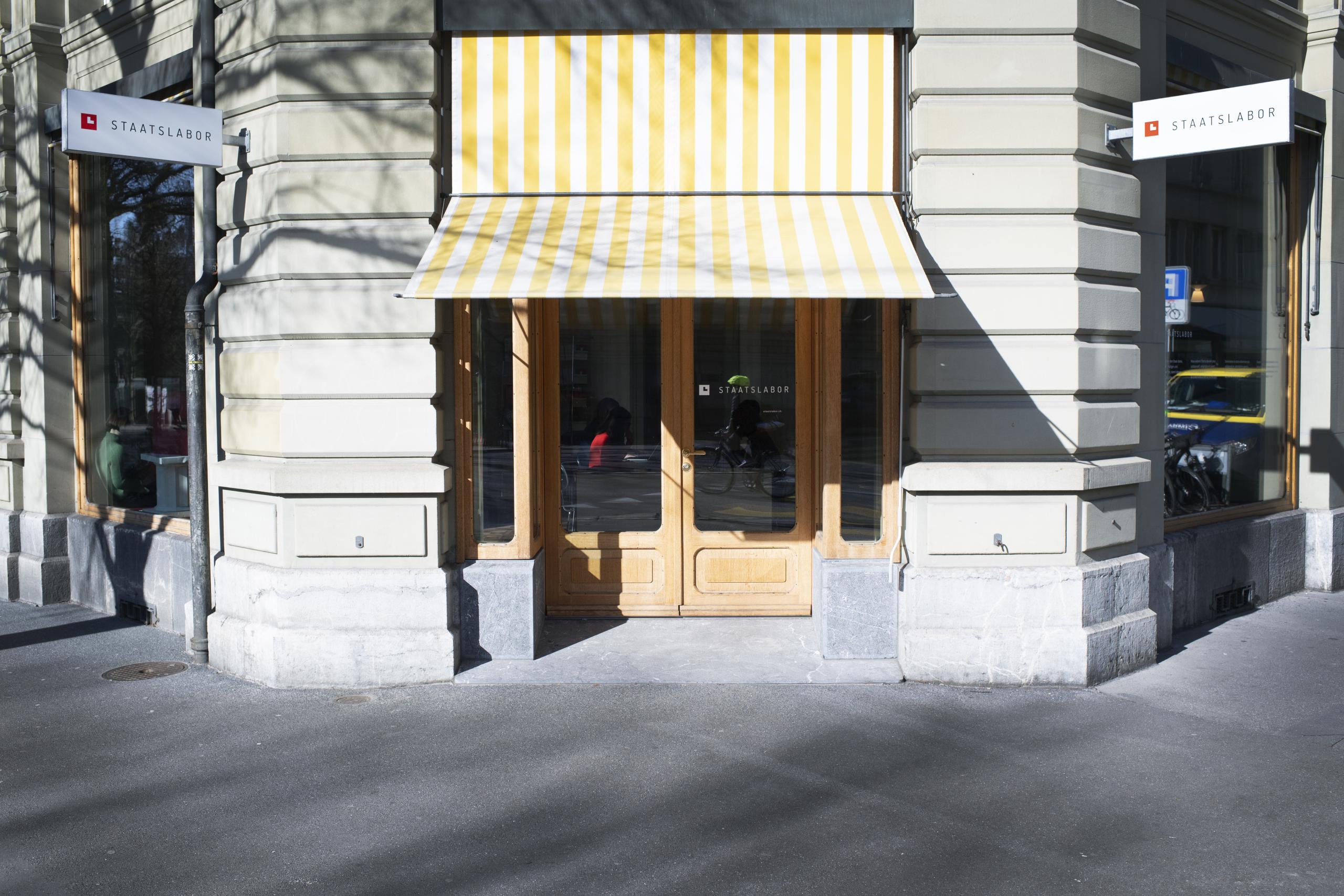 Outside of the staatslabor office at Bundesgasse.